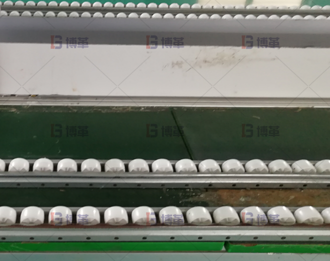 電子制造一般體積較小，使用精益管搭建貨架和無動力滑動部件，節(jié)約成本，提高效率。